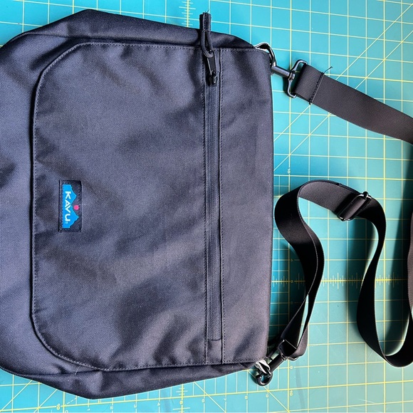 Kavu Other - KAVU Charcoal Messenger Bag